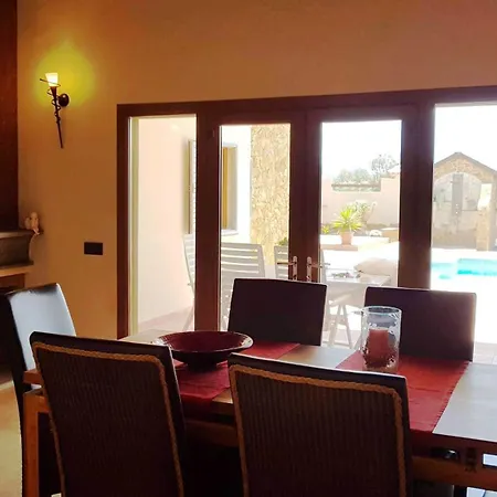 El Lomo - Abseits Vom Massentourismus * Triquivijate